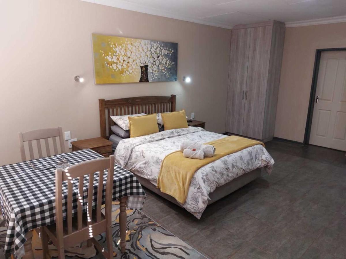 Wisteria Lane Guesthouse Postmasburg Kültér fotó